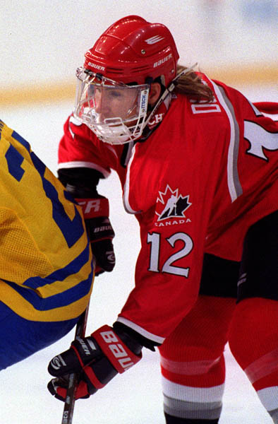 Canada's Lori Dupuis playing hockey at the 1998 Nagano Winter Olympics. (CP PHOTO/COA)