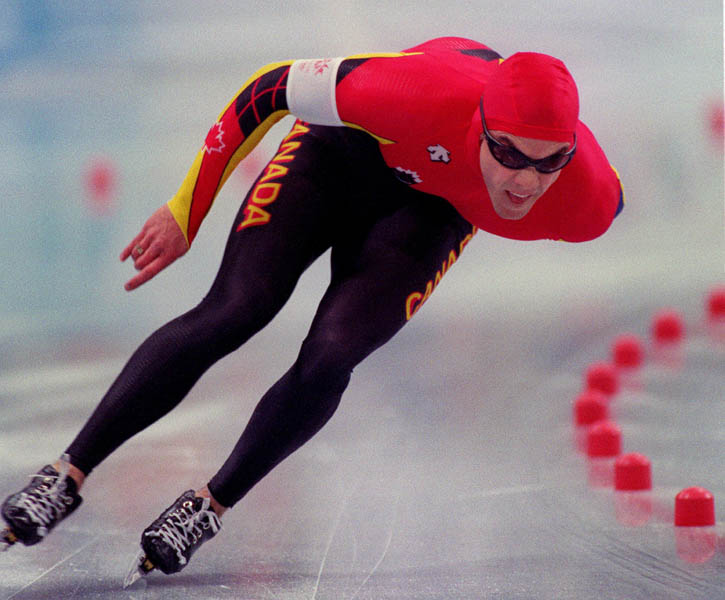 Canada's Kevin Overland skating the long track at the 1998 Nagano Winter Olympics. (CP PHOTO/COA)