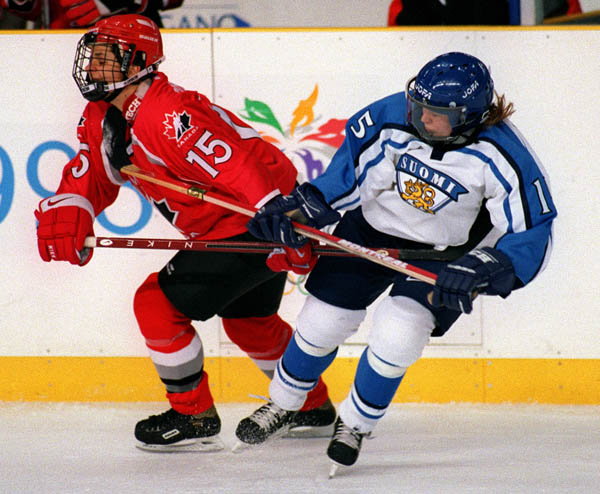 Canada's Danielle Goyette playing women's hockey at the 1998 Nagano Winter Olympics. (CP PHOTO/COA)