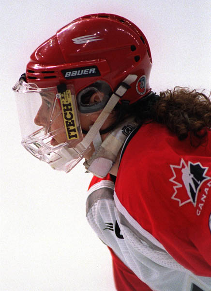 Canada's Geraldine Heaney playing women's hockey at the 1998 Nagano Winter Olympics. (CP PHOTO/COA)