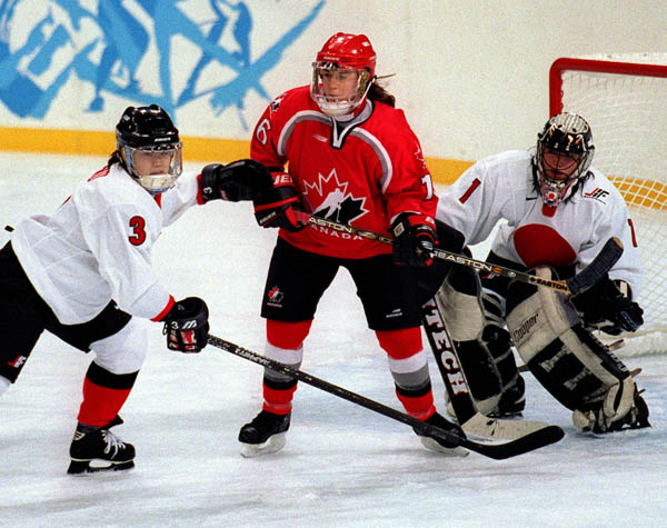 Canada's Jayna Hefford in action against her opponents at the 1998 Nagano Winter Olympics. (CP PHOTO/COA)