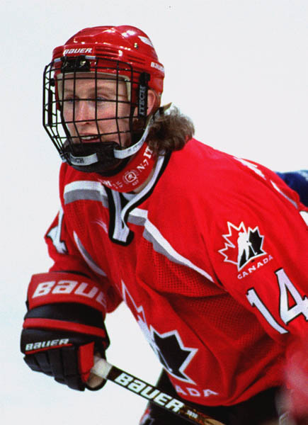 Canada's Kathy McCormak playing hockey at the 1998 Nagano Winter Olympics. (CP PHOTO/COA)
