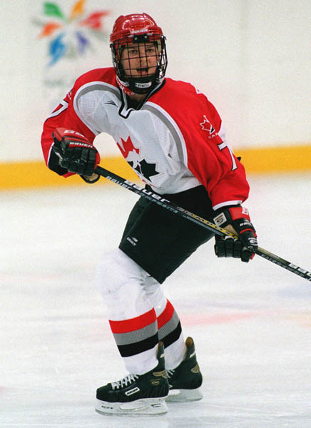 Canada's Jennifer Botterill playing hockey at the 1998 Nagano Winter Olympics. (CP PHOTO/COA)