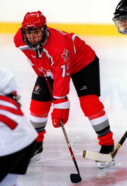 Canada's Danielle Goyette playing hockey at the 1998 Nagano Winter Olympics. (CP PHOTO/COA)