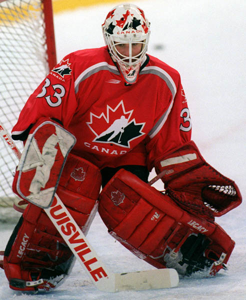 Manon Rhaume du Canada participe  l'preuve de hockey fminin aux Jeux olympiques d'hiver de Nagano de 1998.  (PC Photo(AOC)