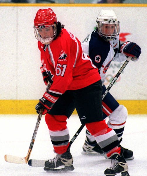 Vicky Sunohara du Canada participe  l'preuve de hockey fminin aux Jeux olympiques d'hiver de Nagano de 1998.  (PC Photo/AOC)