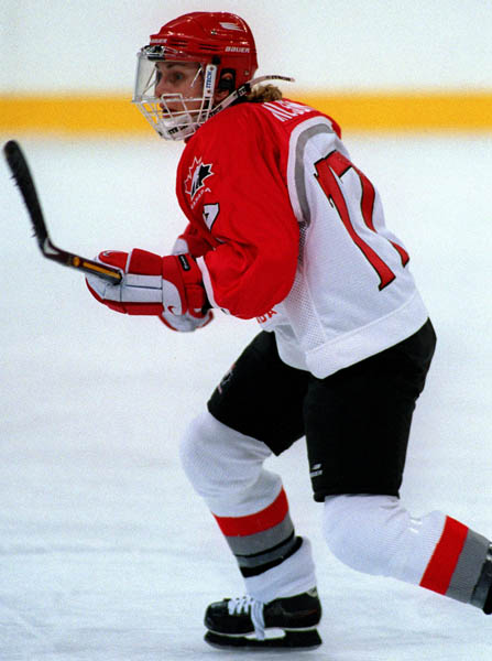 Canada's Stacy Wilson playing hockey at the 1998 Nagano Winter Olympics. (CP PHOTO/COA)