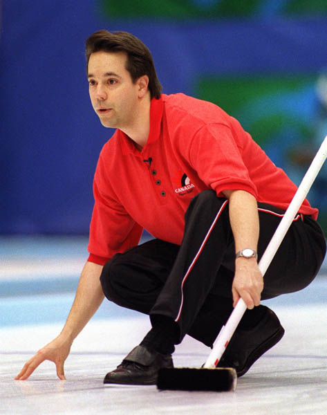 Canada's George Karrys playing curling at the 1998 Nagano Winter Olympics. (CP PHOTO/COA)