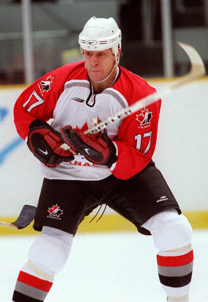Canada's Rod Brind'Amour playing men's hockey at the 1998 Nagano Winter Olympics. (CP PHOTO/COA)