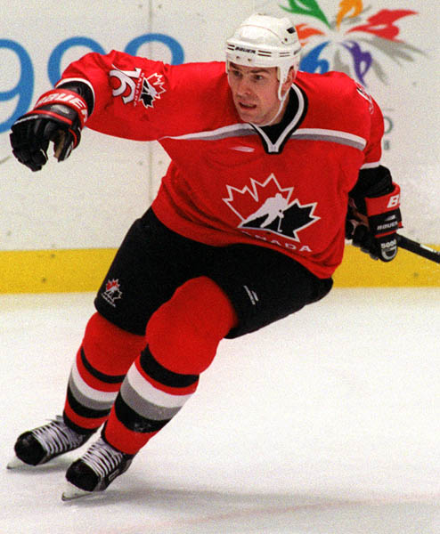 Canada's Trevor Linden in action at the 1998 Nagano Winter Olympics. (CP PHOTO/COA)