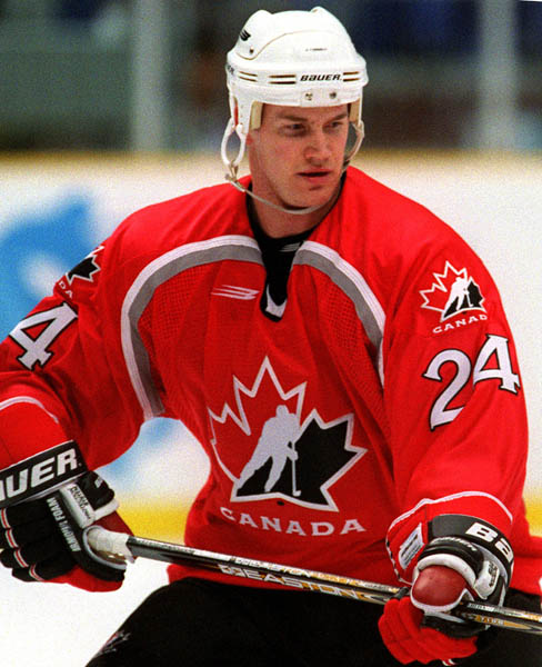 Canada's Chris Pronger playing hockey at the 1998 Nagano Winter Olympics. (CP PHOTO/COA)