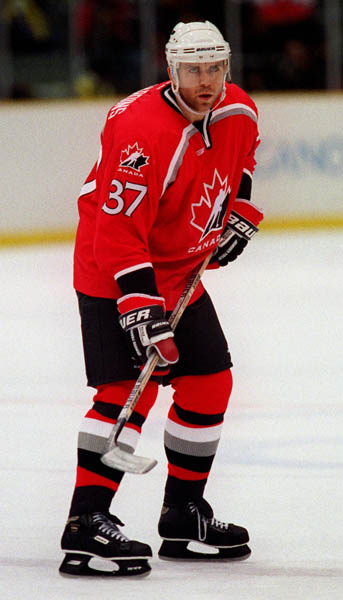Canada's Eric Desjardins playing hockey at the 1998 Nagano Winter Olympics. (CP PHOTO/COA)