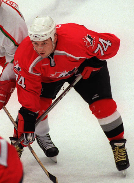 Canada's Theoren Fleury playing hockey at the 1998 Nagano Winter Olympics. (CP PHOTO/COA)
