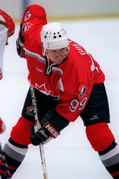 Canada's Wayne Gretzky ready for play at the 1998 Nagano Winter Olympics. (CP PHOTO/COA)