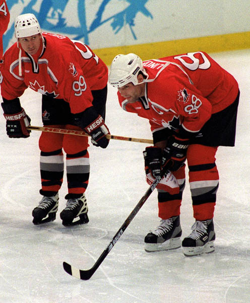 Canada's Wayne Gretzky (L) and Eric Lindros playing for team Canada at the 1998 Nagano Winter Olympics. (CP PHOTO/COA)