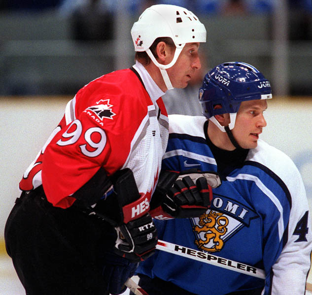 Canada's Wayne Gretzky in action at the 1998 Nagano Winter Olympics. (CP PHOTO/COA)