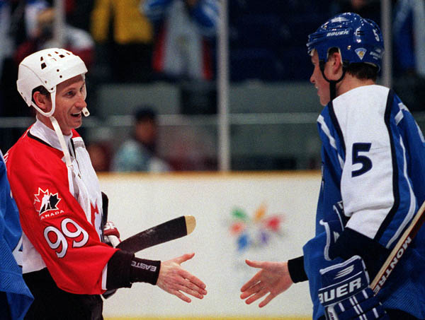 Canada's Wayne Gretzky at the 1998 Nagano Winter Olympics. (CP PHOTO/COA)