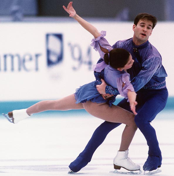 Jamie Sal et Jason Turner du Canada participent  une preuve de patinage artistique aux Jeux olympiques d'hiver de Lillehammer de 1994. (Photo PC/AOC)