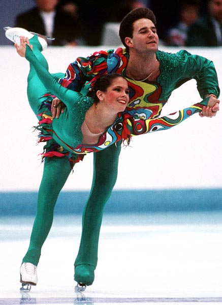 Jamie Sal et Jason Turner du Canada participent  une preuve de patinage artistique aux Jeux olympiques d'hiver de Lillehammer de 1994. (Photo PC/AOC)