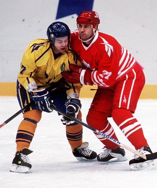 Canada's Chris Kontos in action against Sweden at the 1994 Lillehammer Winter Olympics. (CP PHOTO/ COA)