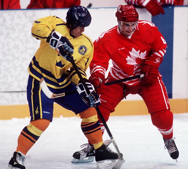 Canada's Ken Lovsin in action against Sweden at the 1994 Lillehammer Winter Olympics. (CP PHOTO/ COA)
