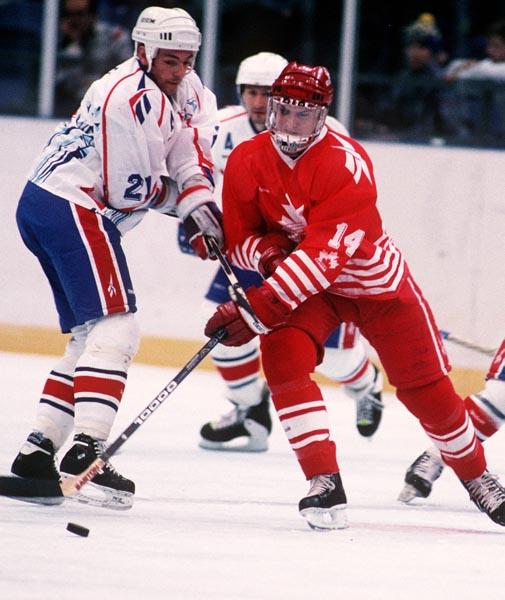 Canada's Brian Savage in action against the U.S. at the 1994 Lillehammer Winter Olympics. (CP PHOTO/ COA)