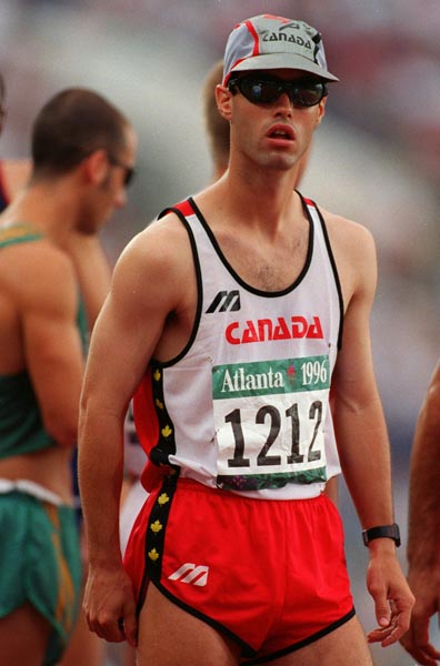 Martin St.Pierre du Canada participe  l'preuve de 20 km de marche olympique aux Jeux olympiques d'Atlanta de 1996 . (PC Photo/AOC)