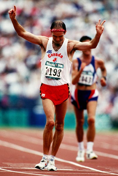 Canada's Tim Berrett  (foreground) competing in the 50km walk event at the 1996 Atlanta Summer Olympic Games. (CP PHOTO/COA/Claus Andersen)