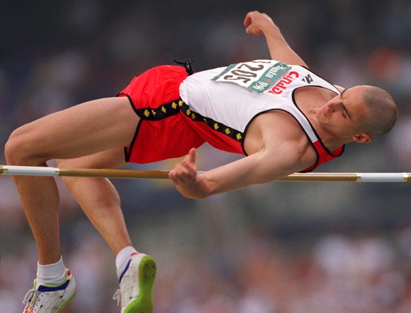 Charles Lefranois du Canada participe  une preuve de saut en hauteur aux Jeux olympiques d'Atlanta de 1996. (PC Photo(AOC)