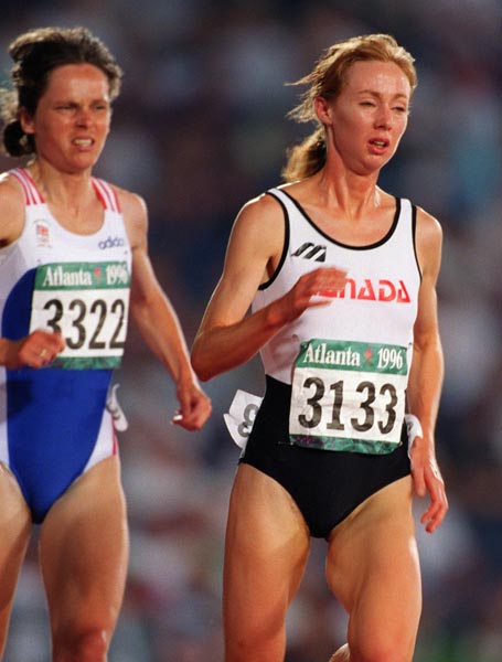 Canada's Robyn Meagher (right) competing in the 5000m event at the 1996 Atlanta Summer Olympic Games. (CP PHOTO/COA/Claus Andersen)