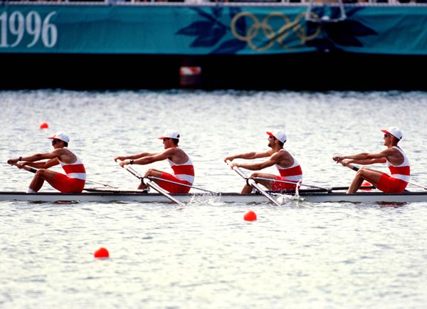 Brian Peaker, Gavin Hassett, Dave Boyes et Jeff Lay (de gauche  droite) du Canada participent  l'preuve du quatre en aviron aux Jeux olympiques d'Atlanta de 1996. (PC Photo/AOC)