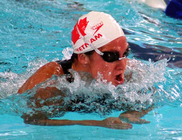 Nancy Sweetnam du Canada participe  l'preuve de natation aux Jeux olympiques d'Atlanta de 1996.  (PC Photo/AOC)