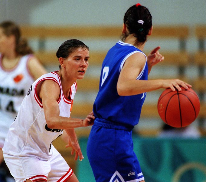 Canada's Jodi Evans (white jersey) playing women's basketball at the 1996 Atlanta Summer Olympic Games. (CP PHOTO/COA/Mike Ridewood)