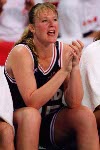 Merlelynn Lange du Canada participe  l'preuve de basketball fminin aux Jeux olympiques d'Atlanta de 1996.  (PC Photo/AOC)