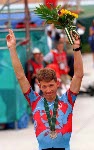 La cycliste Kurt Harnett du Canada participe  la course aux points en cyclisme sur piste aux Jeux olympiques d'Atlanta de 1996. (Photo PC/AOC)