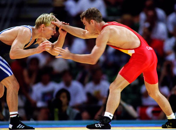 Canada's Marty Calder (right) competing in the wrestling event at the 1996 Atlanta Summer Olympic Games. (CP PHOTO/COA/Scott Grant)