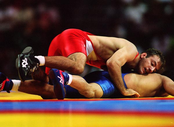 Canada's David Hohl (top) competing in the wrestling event at the 1996 Atlanta Summer Olympic Games. (CP PHOTO/COA/Scott Grant)