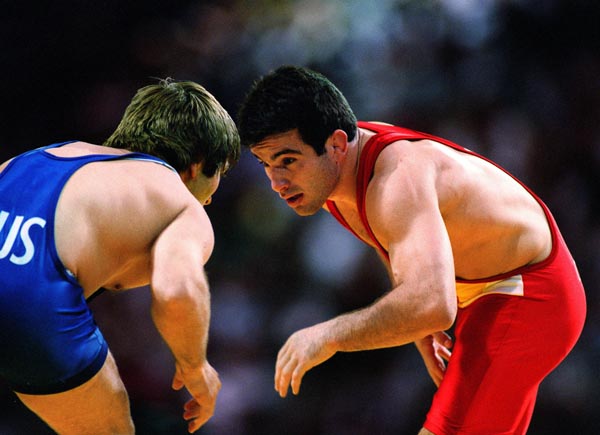 Canada's Guivi Sissaouri  (right) competing in the wrestling event at the 1996 Atlanta Summer Olympic Games. (CP PHOTO/COA/Claus Andersen)