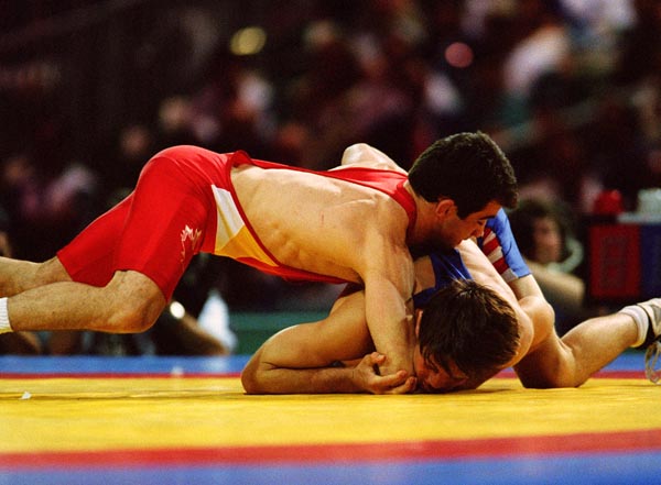 Canada's Guivi Sissaouri competing against American Kendall Cross in the wrestling event at the 1996 Atlanta Summer Olympic Games. (CP PHOTO/COA/Claus Andersen)