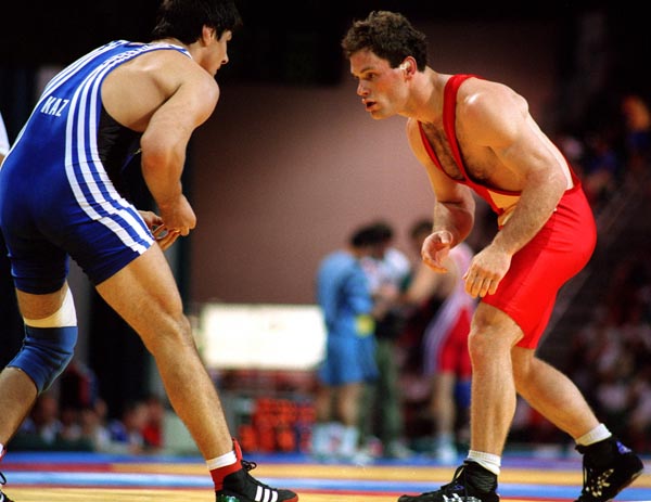Canada's Scott Bianco (right) competing in the wrestling event at the 1996 Atlanta Summer Olympic Games. (CP PHOTO/COA/Scott Grant)