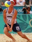John Child du Canada participe  l'preuve de volleyball de plage aux Jeux olympiques d'Atlanta de 1996. (PC Photo/AOC)