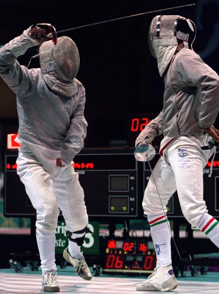 Canada's Tony Plourde (left) competing in the fencing event at the 1996 Atlanta Summer Olympic Games. (CP PHOTO/COA/Claus Andersen)