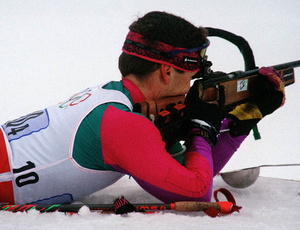 Steve Cyr du Canada participe  l'preuve de biathlon au Jeux olympiques d'hiver d'Albertville de 1992. (Photo PC/AOC)
