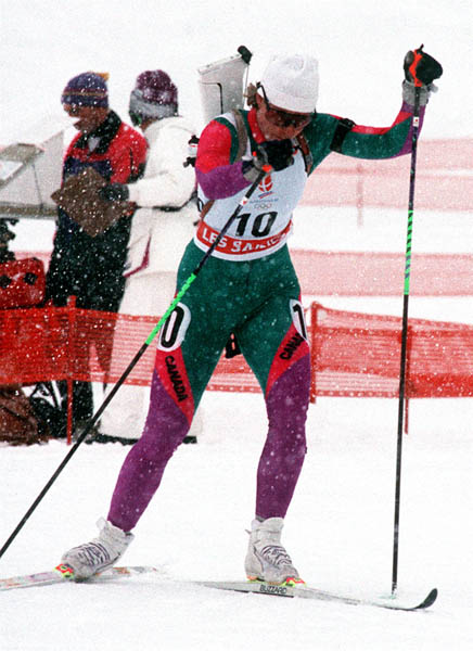 Yvonne Visser du Canada participe  l'preuve de biathlon aux Jeux olympiques d'hiver d'Albertville de 1992. (Photo PC/AOC)