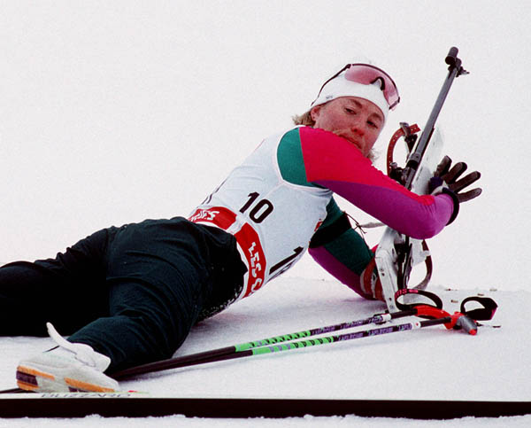 Yvonne Visser du Canada participe  l'preuve de biathlon aux Jeux olympiques d'hiver d'Albertville de 1992. (Photo PC/AOC)