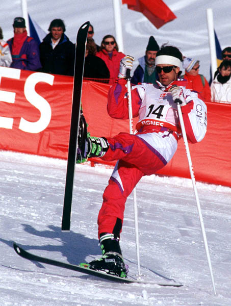 Canada's Richard Peirce competing in the freestle ski ballet event at the 1992 Albertville Olympic winter Games. (CP PHOTO/COA/Scott Grant)