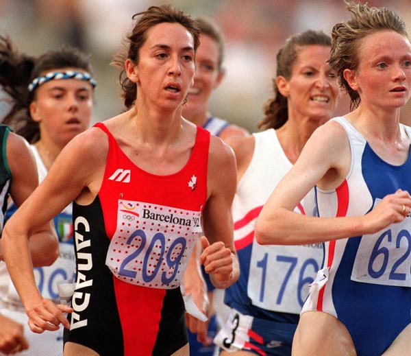 Canada's Angela Chalmers (left) competing in the 1500m  event at the 1992 Olympic games in Barcelona. (CP PHOTO/ COA/ Claus Andersen)