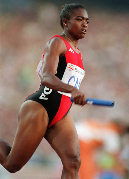 Canada's Karen Clarke competing in the relay event at the 1992 Olympic games in Barcelona. (CP PHOTO/ COA/ Claus Andersen)