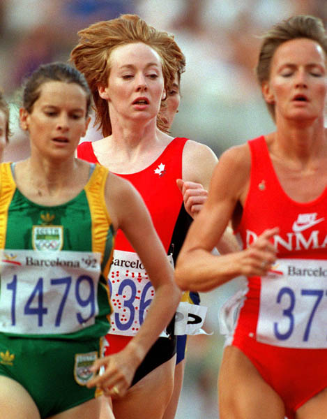 Canada's Robyn Meagher (centre) competing in the 3000m event at the 1992 Olympic games in Barcelona. (CP PHOTO/ COA/ Claus Andersen)