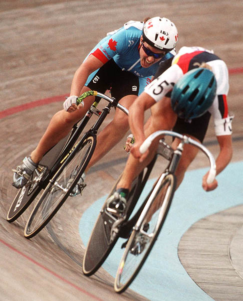 Canada's Tanyaa Dubnicoff (left) competing in the track event at the 1992 Olympic games in Barcelona. (CP PHOTO/ COA/ Claus Andersen)